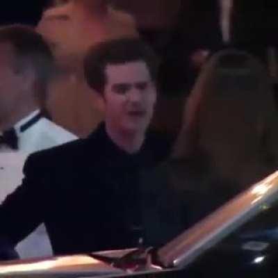 Andrew contando como estuvo el chismecito