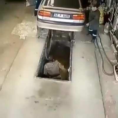 Let me help to push the car