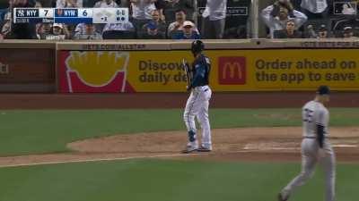 [Highlight] Clay Holmes coming up big with back to back strikeouts as the Mets leave em loaded late.