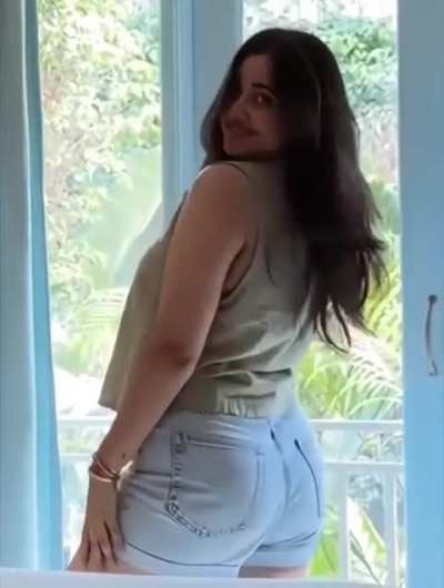 Busty Revathi 🥵