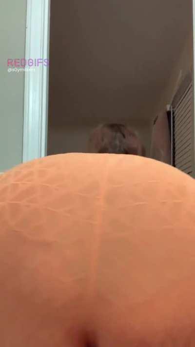 Fuck marry or suck 🍑 let’s chat 💕 just check the comments for a 🥵 link 👇 for me 😇 