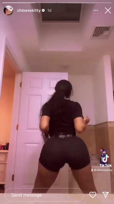 Chinese kitty 🤤🤤