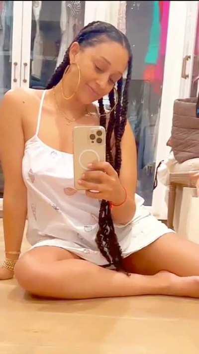 Tia Mowry's Instagram selfie 🔥