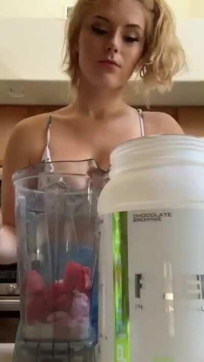 Brandi Lauren bringing all the boys to the yard