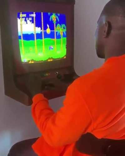 Kanye at Kid Cudi's house