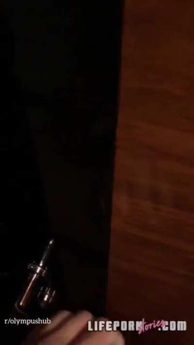 LifePornStories - Karol Lilien (Eleman Karol ve arkadaşları ile bir gece geçiriyor.)