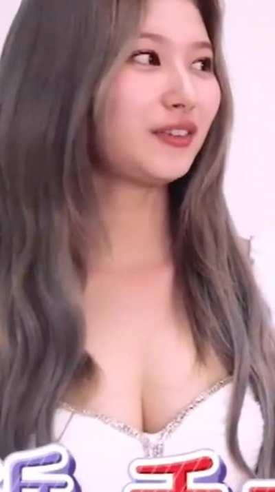 Sana melon cam