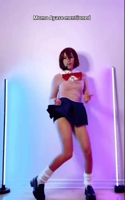 Mimi Semaan in Momo cosplay