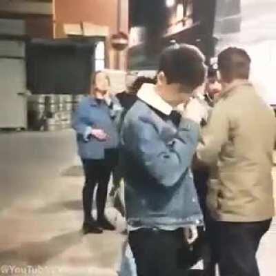 3 Girls 1 Doorman - Savage Fight outside pub in Belfast