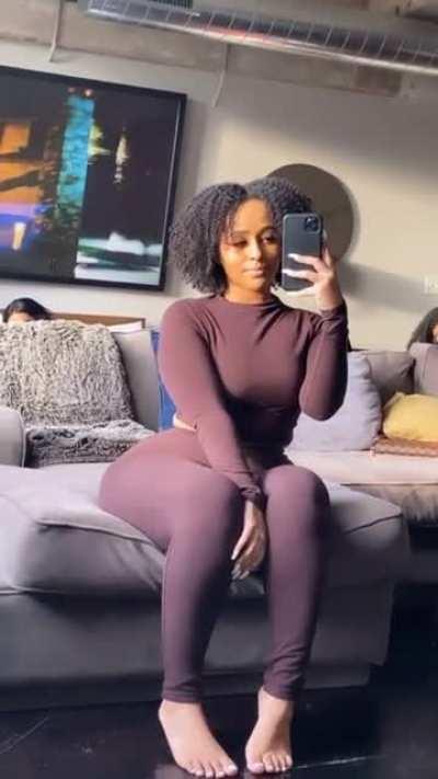 Queen sitting heavy...