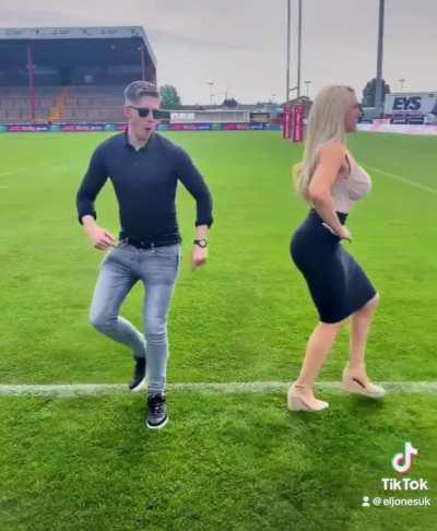 Emma Louise Jones - country roads dance