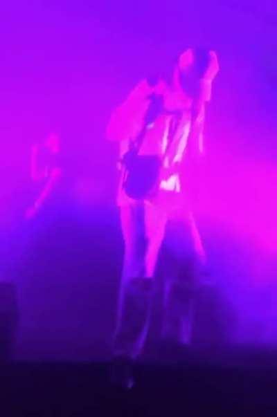 bladee falling off da stage lol