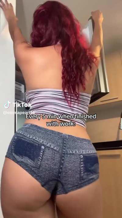 it’s always the same in my fridge but could be something appears when i open it @emmapearl16 