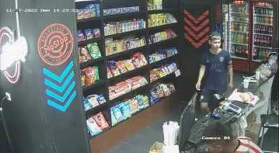 Menores armados se robaron las figuritas del mundial