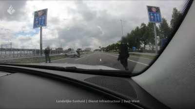 Dutch Police force shooting suspects off the road