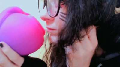 Hey chat, wanna see something lewd?