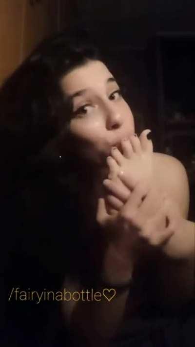 who would like to get my sister to worship my feet like this? 😈