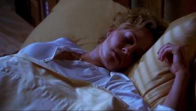 Elisabeth Shue and Kim Dickens - Hollow Man (2000)