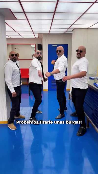 50 pelados con barba participaron de una publicidad para un local de hamburguesas