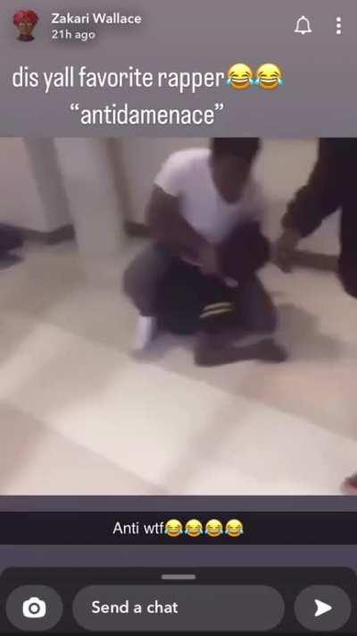 nigga aint took da shirt off still got his ahh beat cant hit 👎🏽🤣