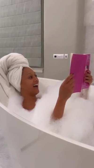 Tamera relaxing down time 🔥🔥