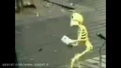 با صدا کم گوش کن وگر نه فاتحت خوندس😂😂