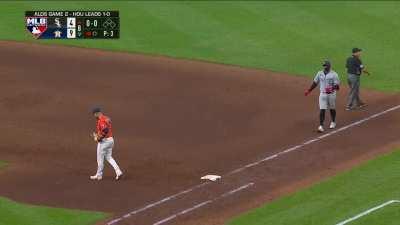 [Highlight] Altuve makes a great defensive play to throw Jimenez out at 1st