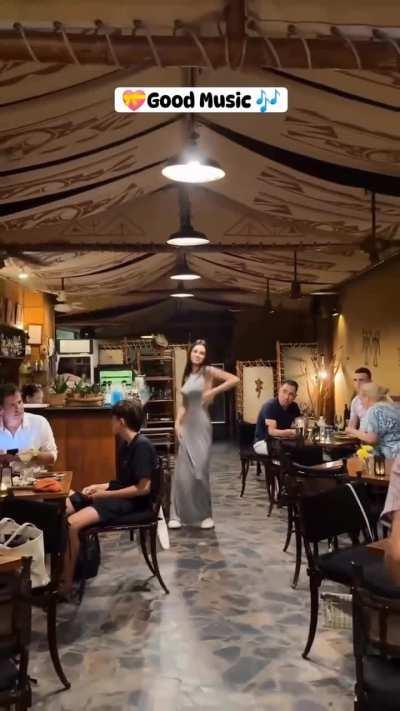 Dancing like you are alone in the restaurant