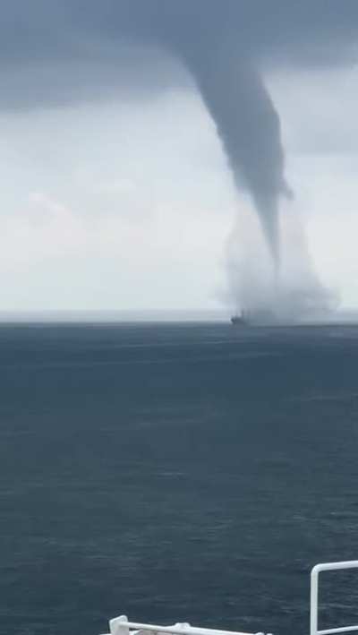 A water tornado was filmed near Singapore, and one of the ships even managed to pass through the tornado.