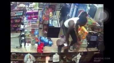 Florida: Suspects Rob Deerfield Beach Convenience Story After Disagreement About Change
