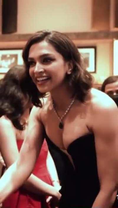 That boob jiggle of Deepika Padukone , it has made all go crazy maybe all men played cricket with those balls at the premier