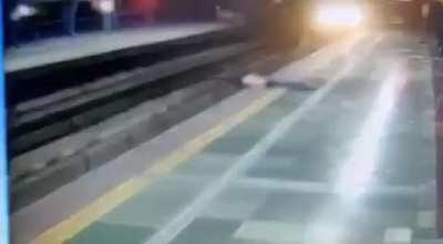 At the end , even his own shoes abandoned him