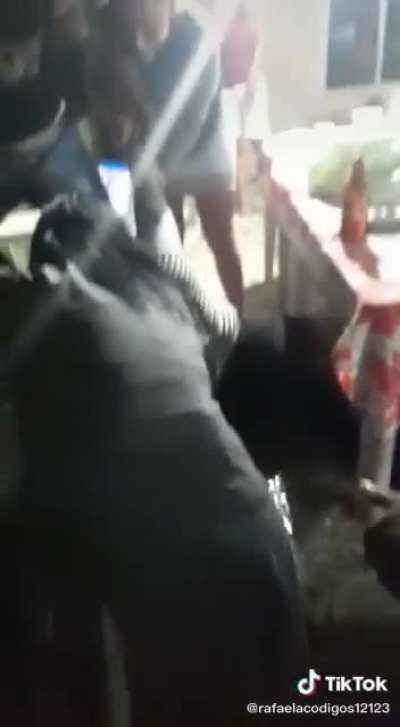 A festa tava rolando legal.. At&eacute; a Divanir pegar a &uacute;ltima cerveja do barril