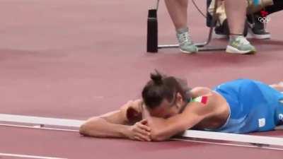 High jump finalists decide to share a gold medal instead of going through a jump off
