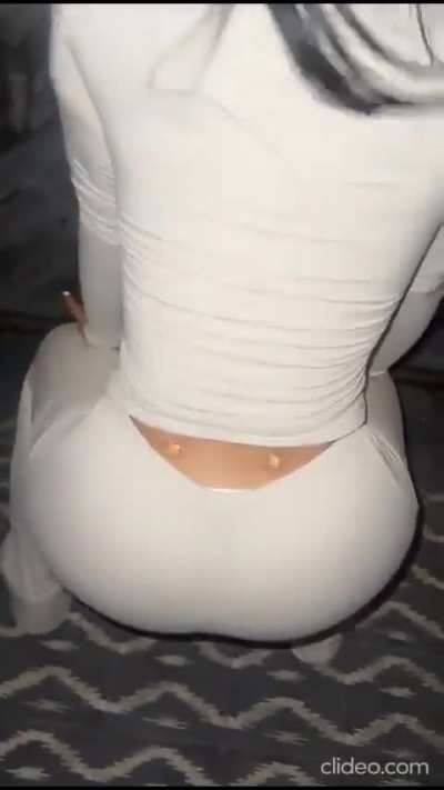 Shaking Ass In da Club