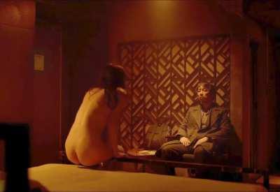 Finally we can see Alexandra Daddarios nude ass and tits in a movie again!