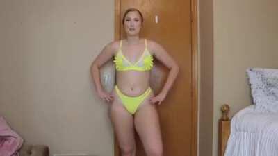 One of her older ones where she shows a bit of ass 🍆💦💦