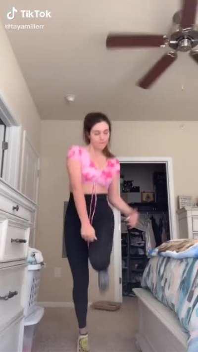 Same dance but for legging-guys 🙄😉