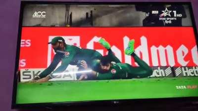 tell me you are Pakistani fielder without telling me you are Pakistani fielder 💀