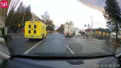 Truck tries to sneak through boom gates level crossing