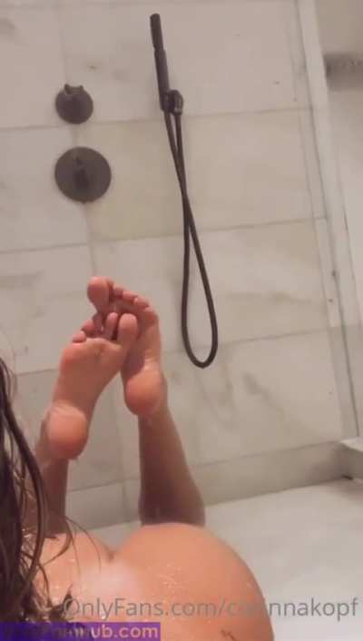 Her feet are lowkey slept on