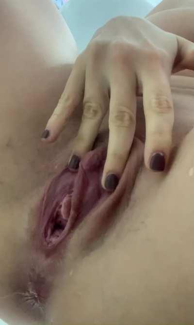 luckyjulia closeup squat piss