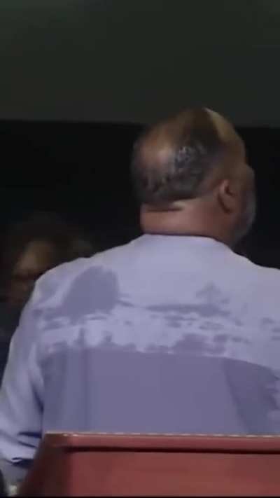 Gospel singer and pastor Marvin Saap is under fire for locking his congregation into the church until they all donated 40.000$ 😬