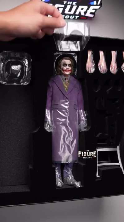 This action figure of The Joker from The Dark Knight, is absolutely mindblowing. Made by JND Studios in South Korea.