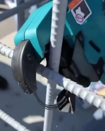 Do you know someone who can tie faster than this?