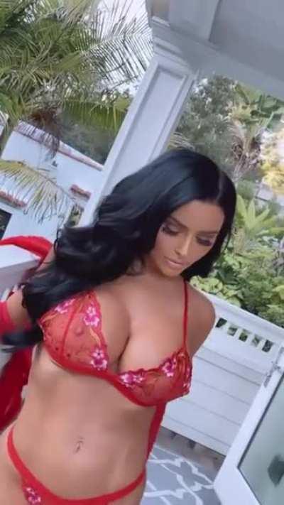 Abigail Ratchford (@abigailratchford) [Instagram]