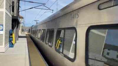 Amtrak Acela Express thru Kingston, RI at 150mph, blasting my mic in the process lol