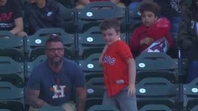 Kid throws home run ball back
