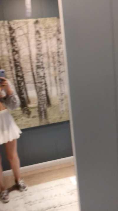 I love flashing in the store. [GIF]