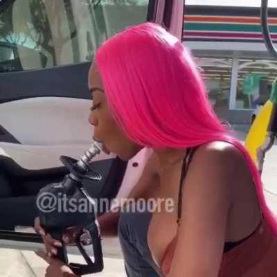 Not quite sure what's going on here (probably NSFW)